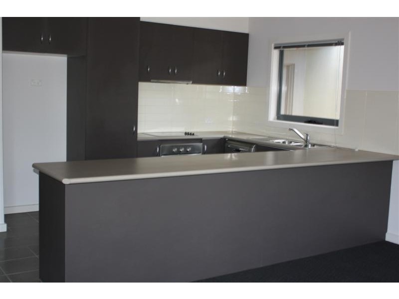 2/1-5 Rodney Street, Gisborne VIC 3437