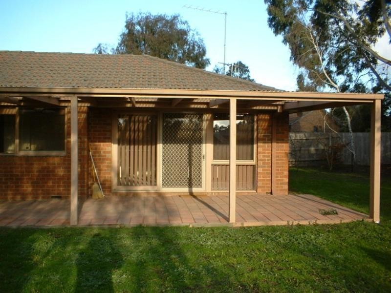 4  Pine Close, Woodend VIC 3442