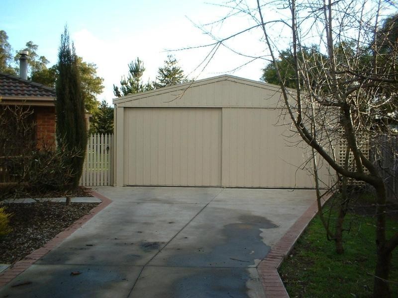 4  Pine Close, Woodend VIC 3442