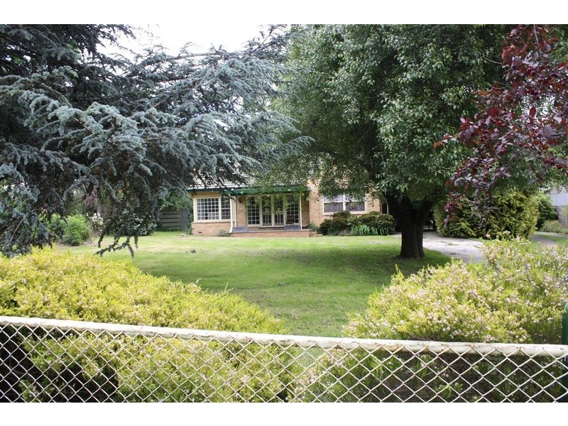 13 Old Lancefield Road, Woodend VIC 3442