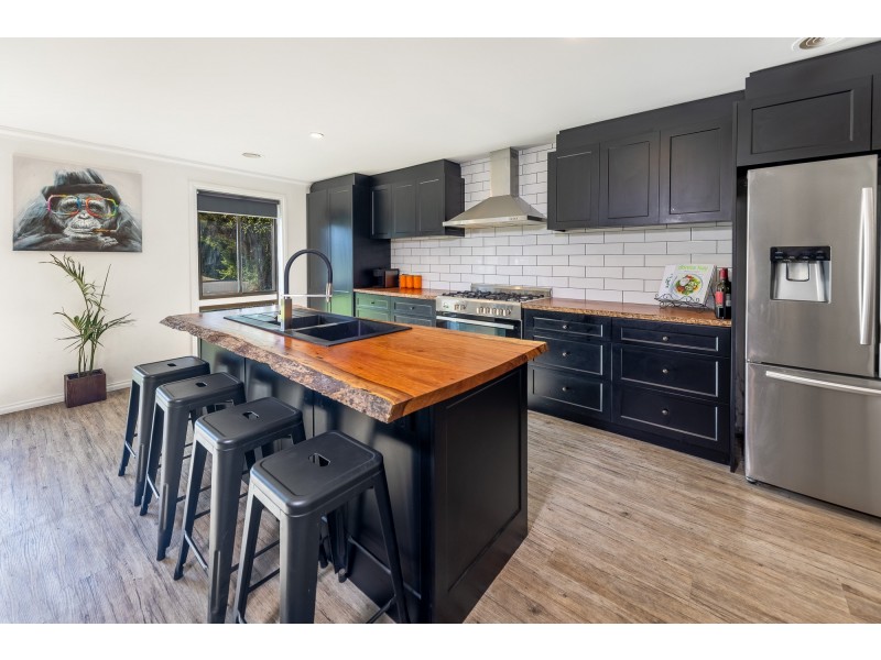 11 Oakley Court, Gisborne VIC 3437