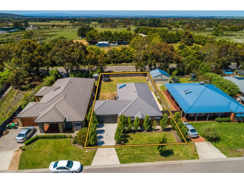 18 Mt. Vista Close, New Gisborne VIC 3438