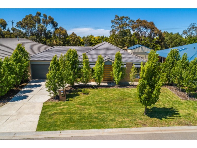 18 Mt. Vista Close, New Gisborne VIC 3438