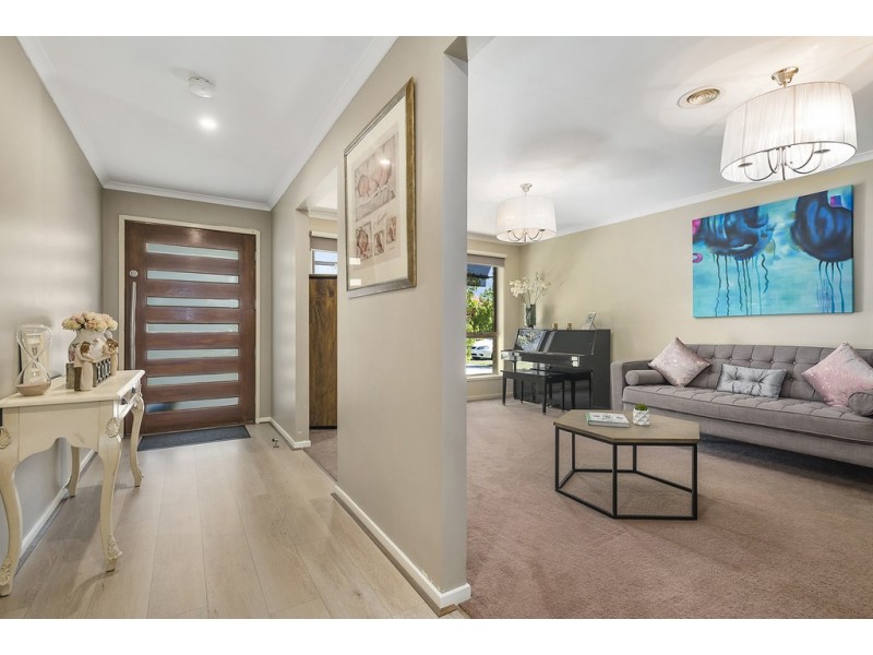 18 Mt. Vista Close, New Gisborne VIC 3438