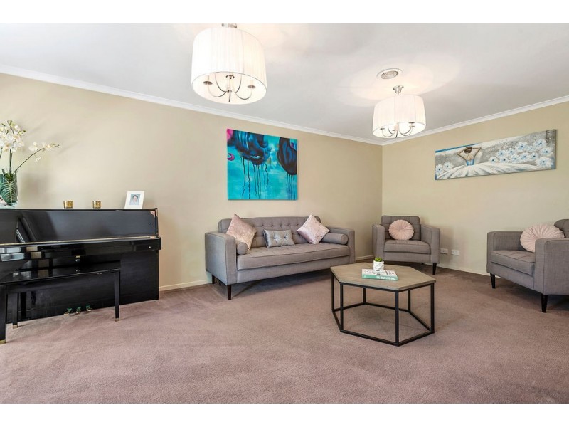 18 Mt. Vista Close, New Gisborne VIC 3438