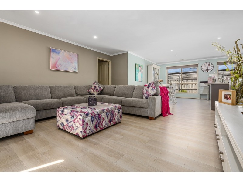 18 Mt. Vista Close, New Gisborne VIC 3438