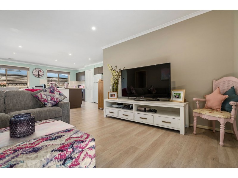 18 Mt. Vista Close, New Gisborne VIC 3438