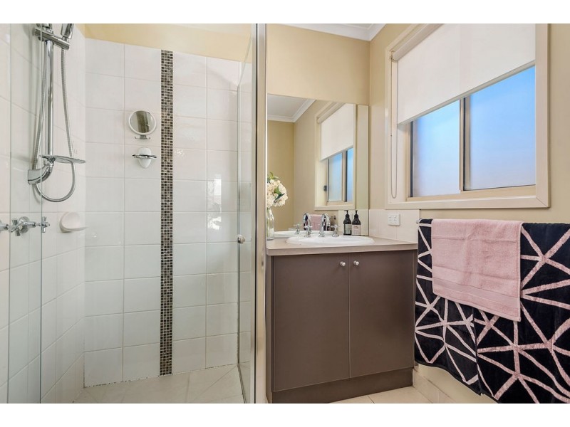 18 Mt. Vista Close, New Gisborne VIC 3438