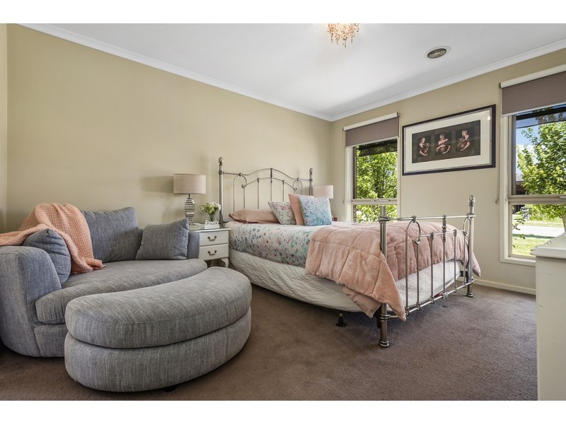 18 Mt. Vista Close, New Gisborne VIC 3438