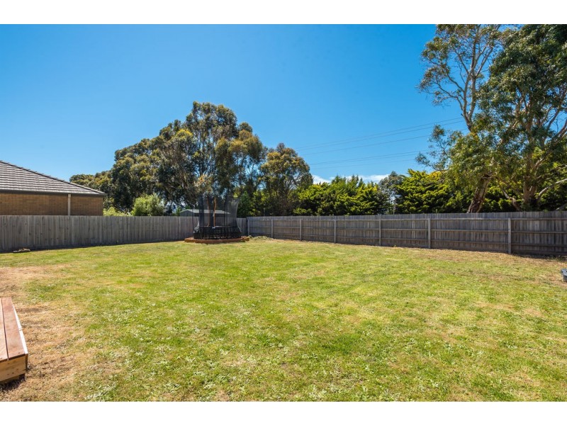 18 Mt. Vista Close, New Gisborne VIC 3438