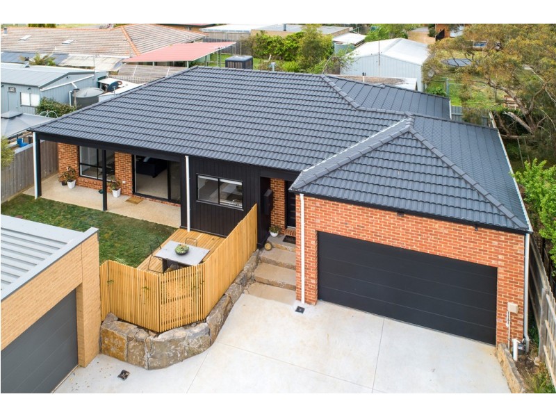 2,25 Grant Avenue, Gisborne VIC 3437