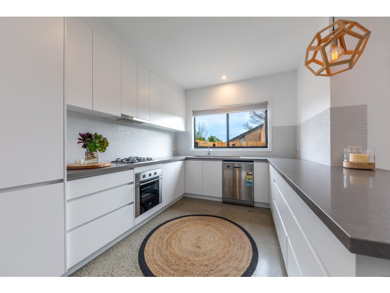 2,25 Grant Avenue, Gisborne VIC 3437