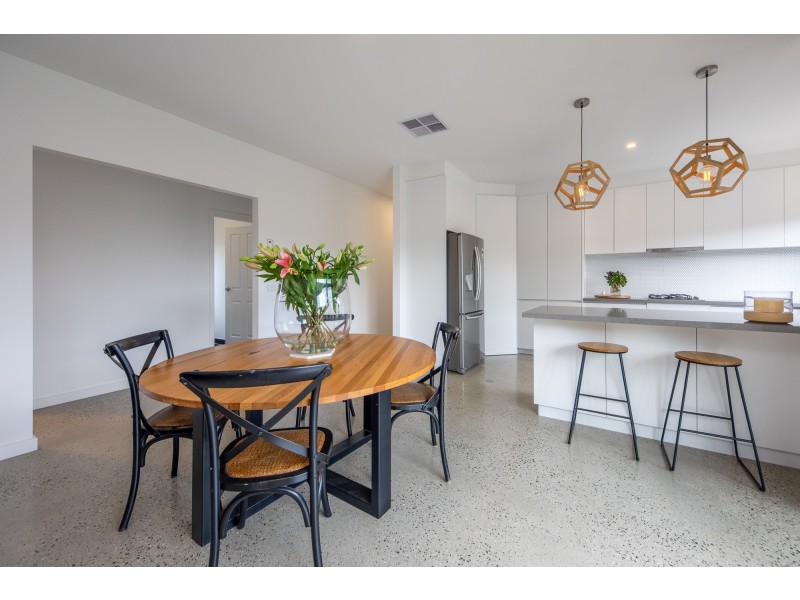 2,25 Grant Avenue, Gisborne VIC 3437