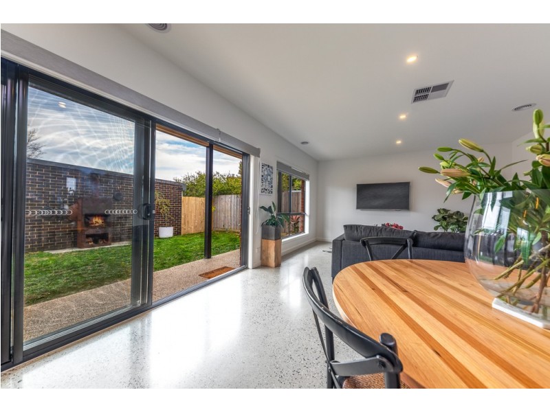 2,25 Grant Avenue, Gisborne VIC 3437