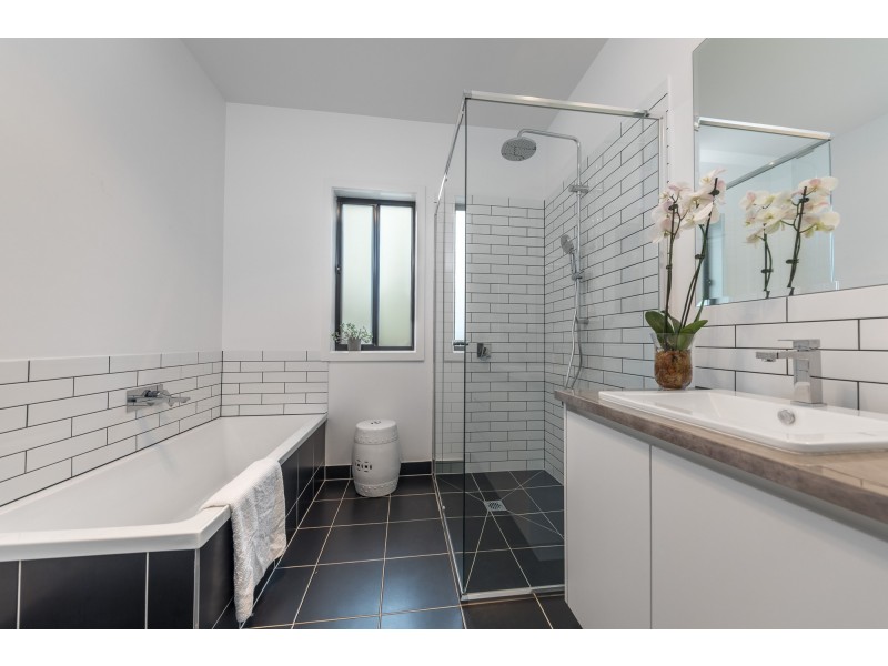 2,25 Grant Avenue, Gisborne VIC 3437