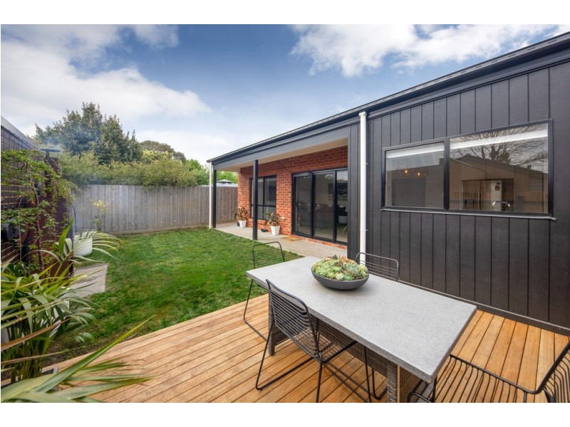 2,25 Grant Avenue, Gisborne VIC 3437