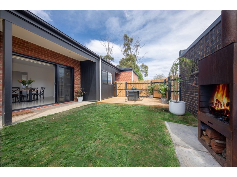 2,25 Grant Avenue, Gisborne VIC 3437