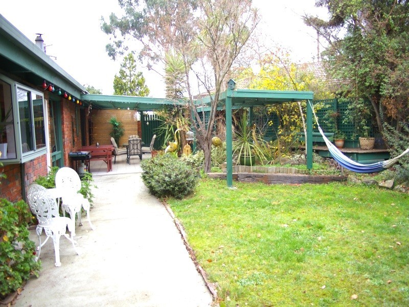 17 Grant Ave, Gisborne VIC 3437