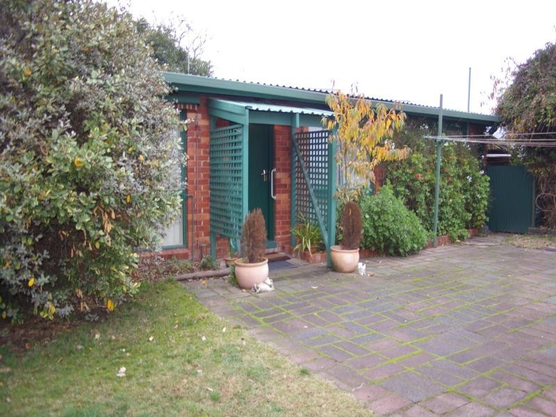 17 Grant Ave, Gisborne VIC 3437