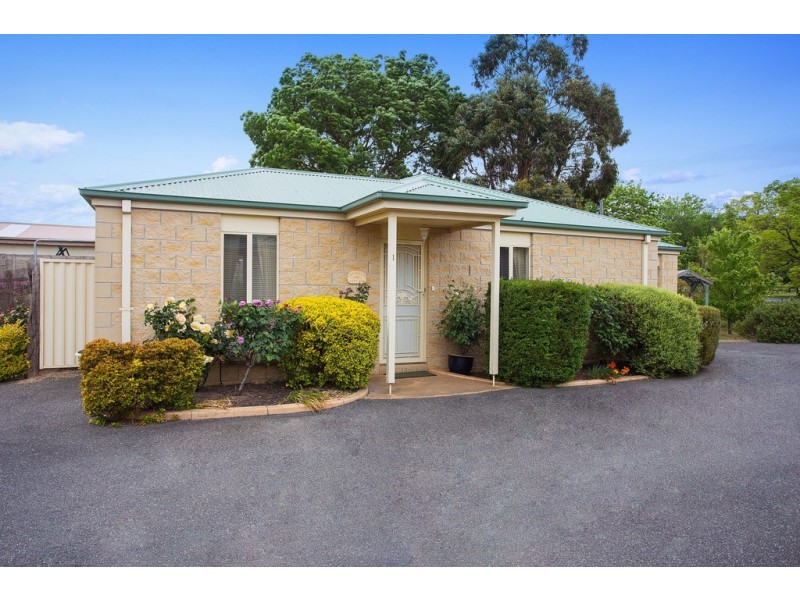 1,176 Station Road, New Gisborne VIC 3438