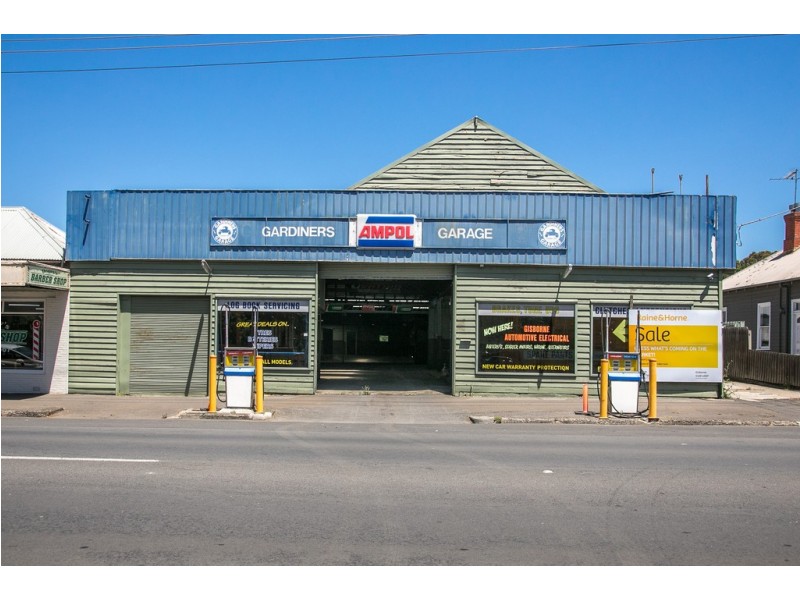 7 Hamilton St, Gisborne VIC 3437