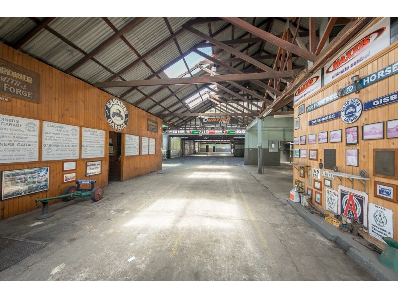 7 Hamilton St, Gisborne VIC 3437