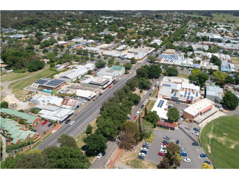 7 Hamilton Street, Gisborne VIC 3437