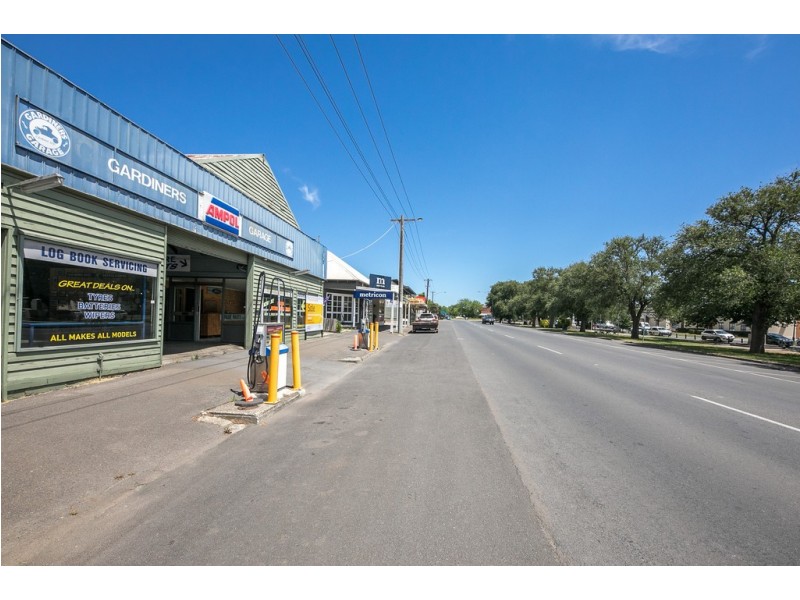 7 Hamilton Street, Gisborne VIC 3437