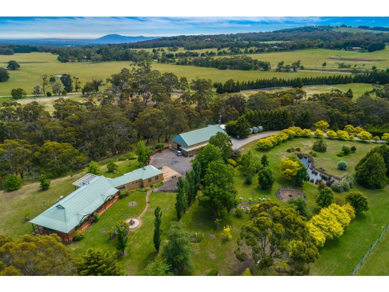 5 McConnell Road, Gisborne VIC 3437