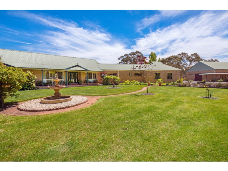 5 McConnell Road, Gisborne VIC 3437