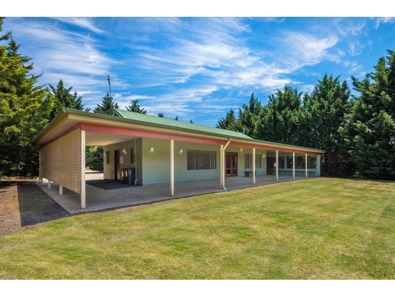 5 McConnell Road, Gisborne VIC 3437