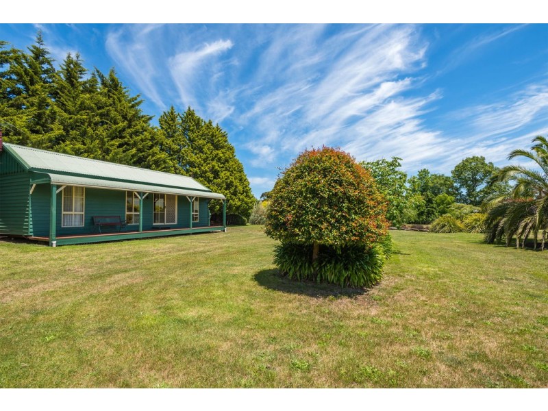 5 McConnell Road, Gisborne VIC 3437