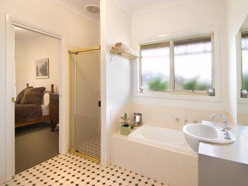 60 Hutchinsons Lane*, Romsey VIC 3434