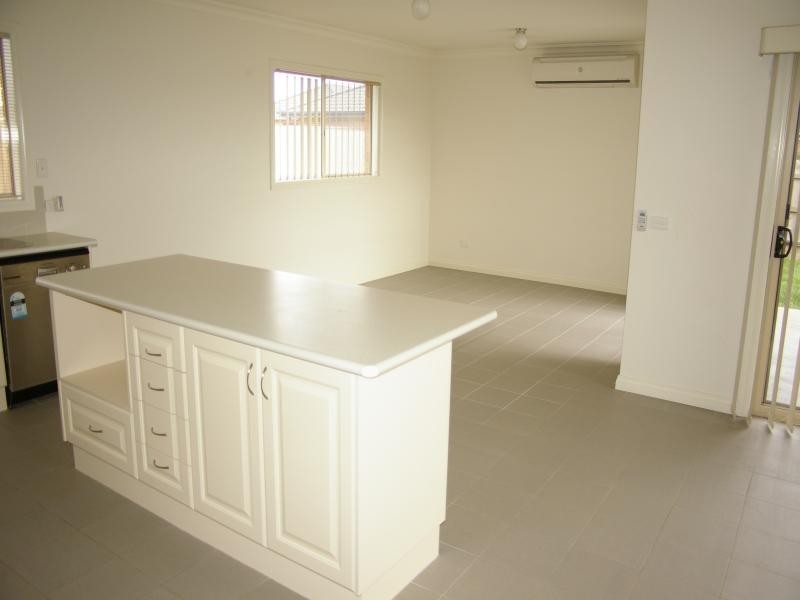 8 Black Avenue, Gisborne VIC 3437