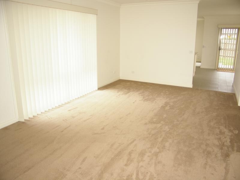 8 Black Avenue, Gisborne VIC 3437