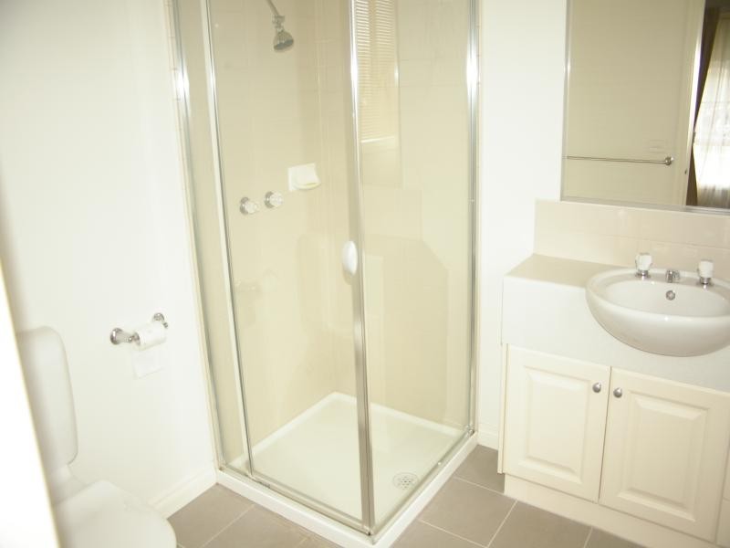 8 Black Avenue, Gisborne VIC 3437