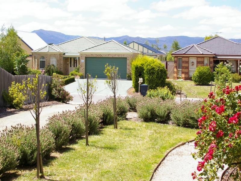 2 Galilee Crt, New Gisborne VIC 3438