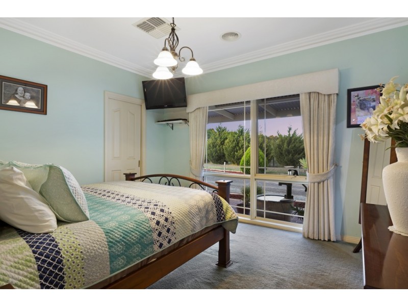 35 Sanctuary Rise, Mickleham VIC 3064