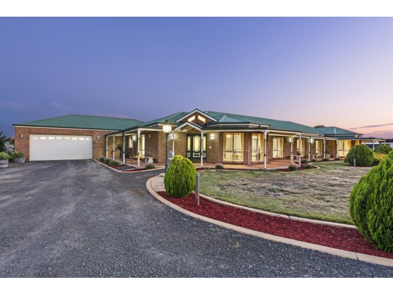 35 Sanctuary Rise, Mickleham VIC 3064