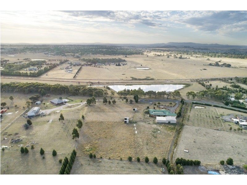 35 Sanctuary Rise, Mickleham VIC 3064