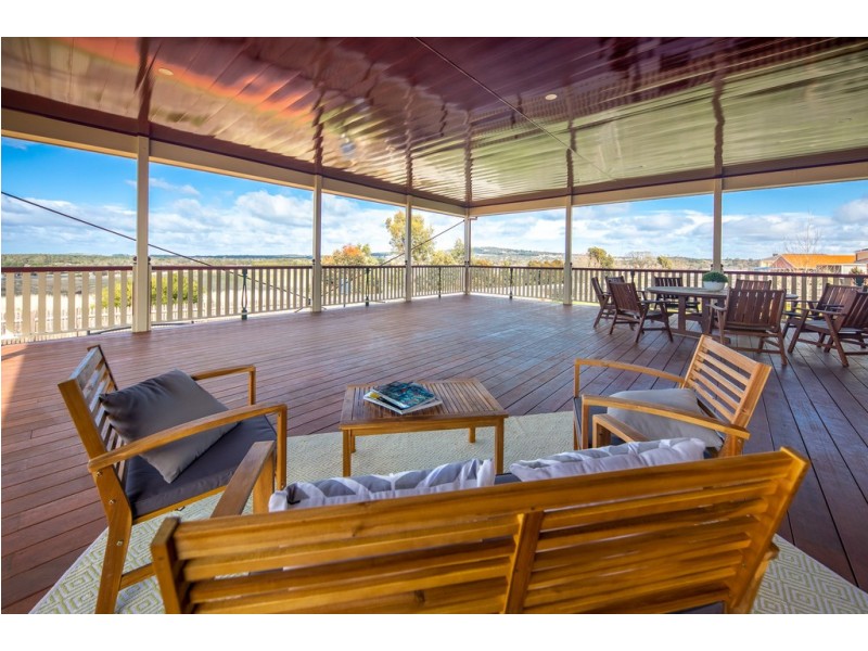 10 Cassandra Close, Gisborne VIC 3437