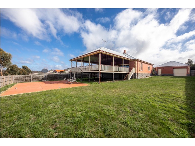 10 Cassandra Close, Gisborne VIC 3437