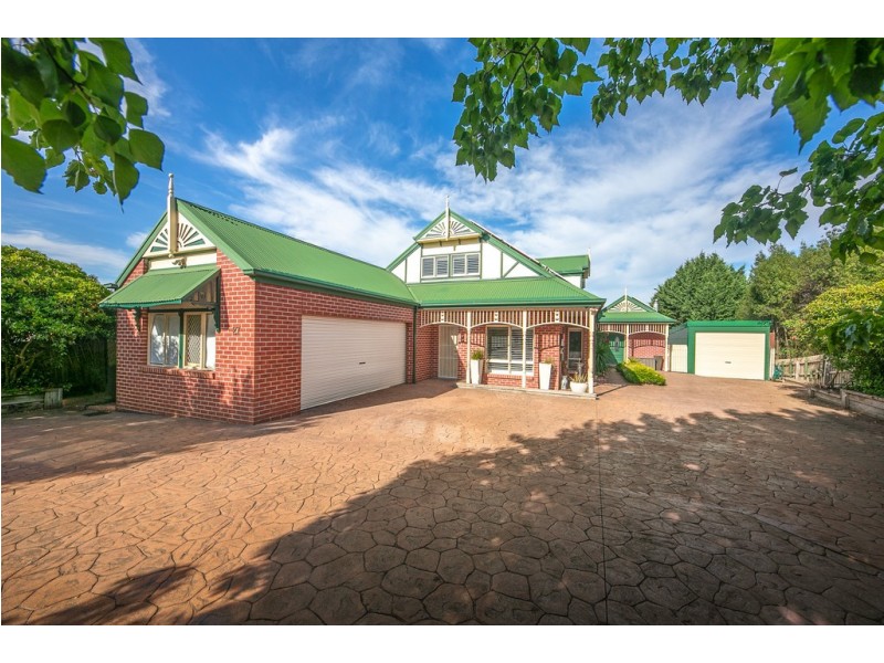 27 The Boulevard, Gisborne VIC 3437