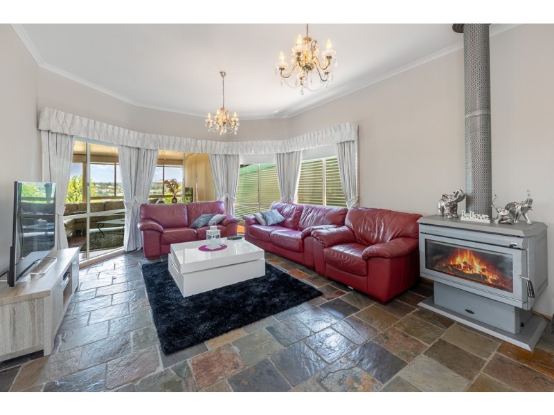 27 The Boulevard, Gisborne VIC 3437