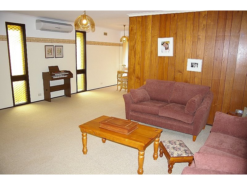 36 Grant Ave, Gisborne VIC 3437