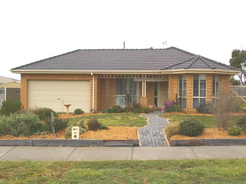 33 Chessy Park Drive, New Gisborne VIC 3438