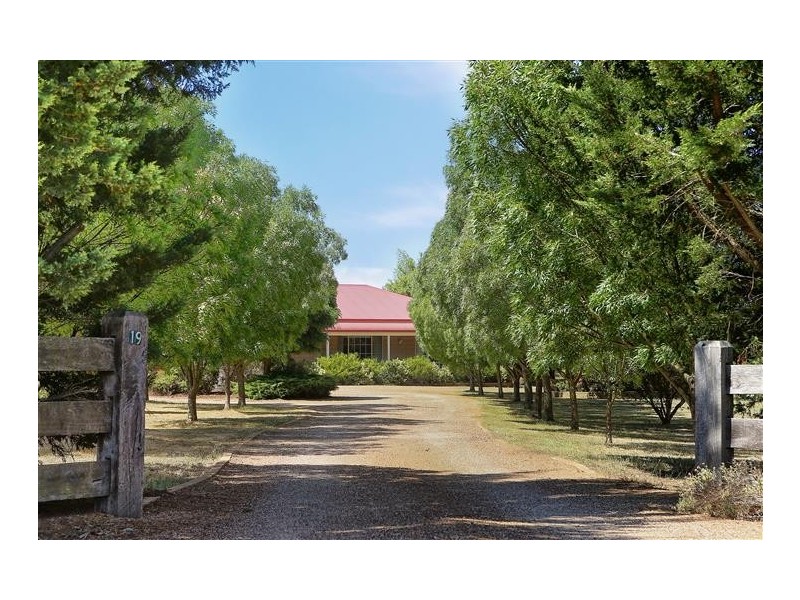 19 Kumbari Court, New Gisborne VIC 3438