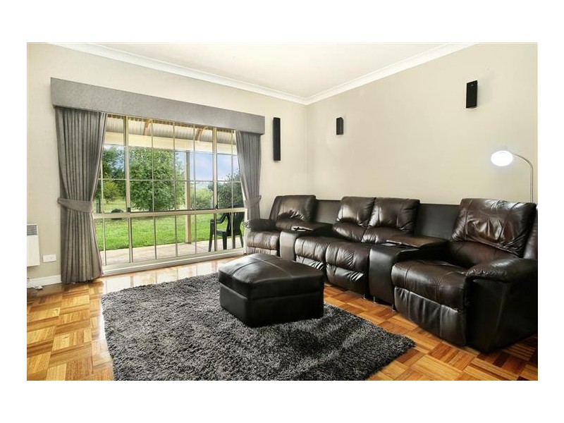 19 Kumbari Court, New Gisborne VIC 3438