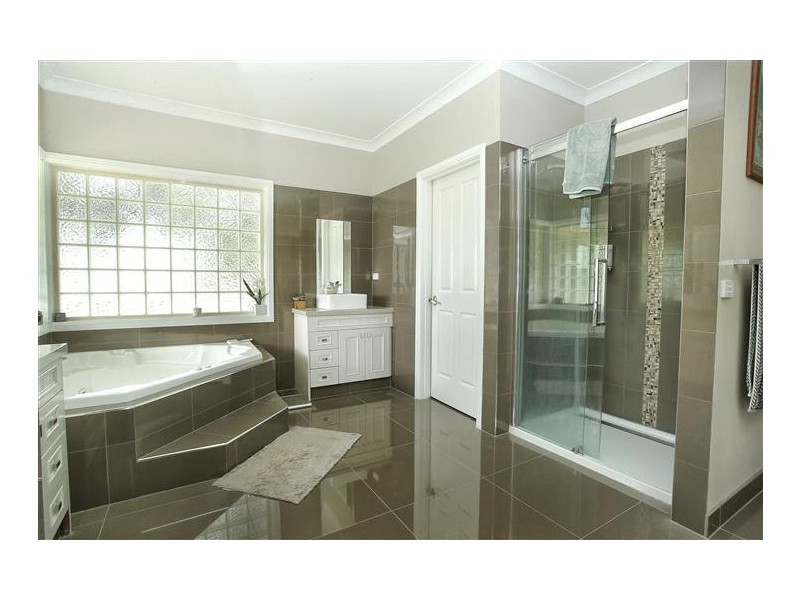 19 Kumbari Court, New Gisborne VIC 3438