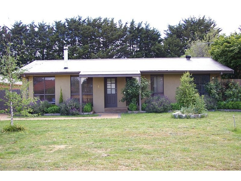 6 Woodworth St *, New Gisborne VIC 3438